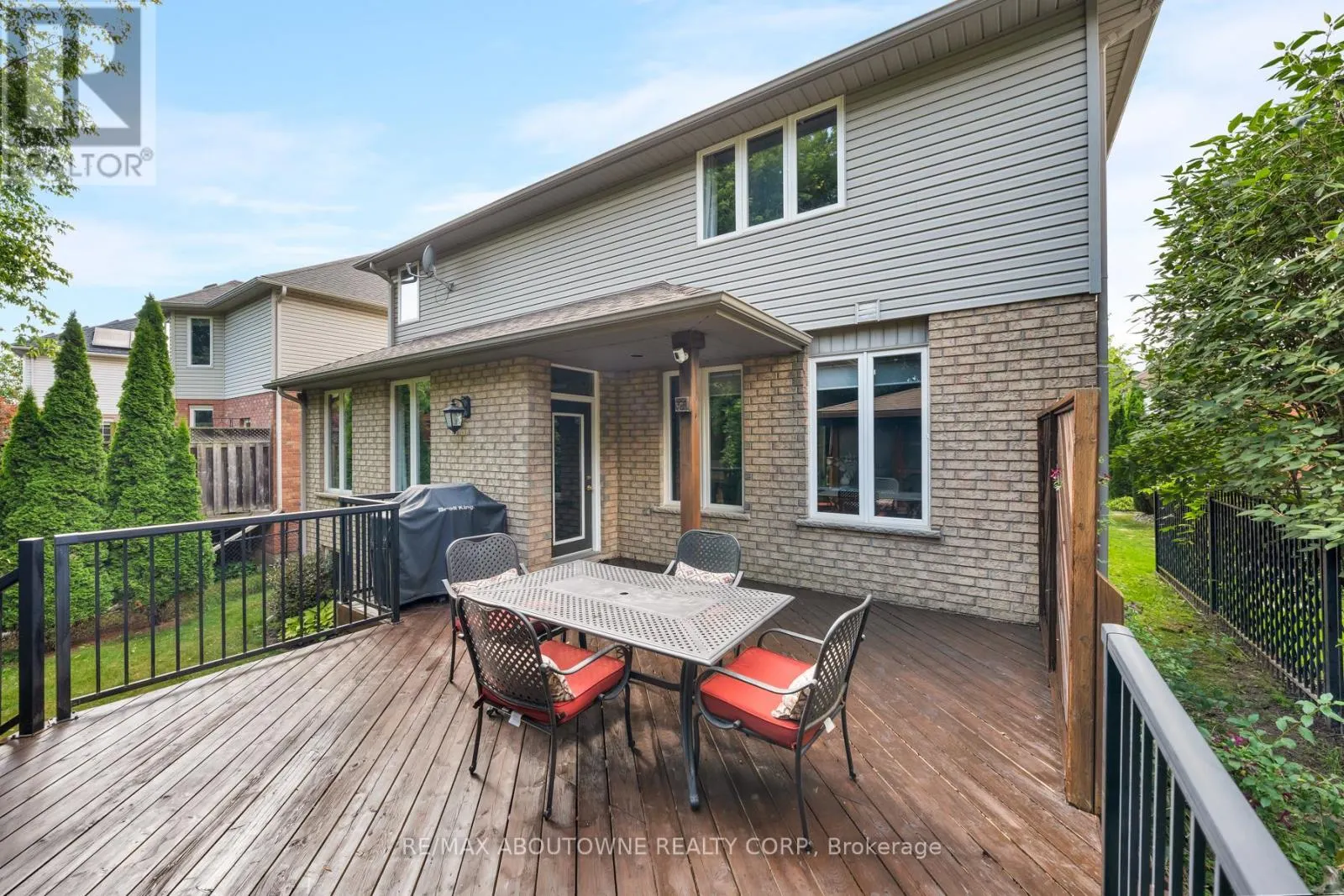 42 PEARWOOD COURT