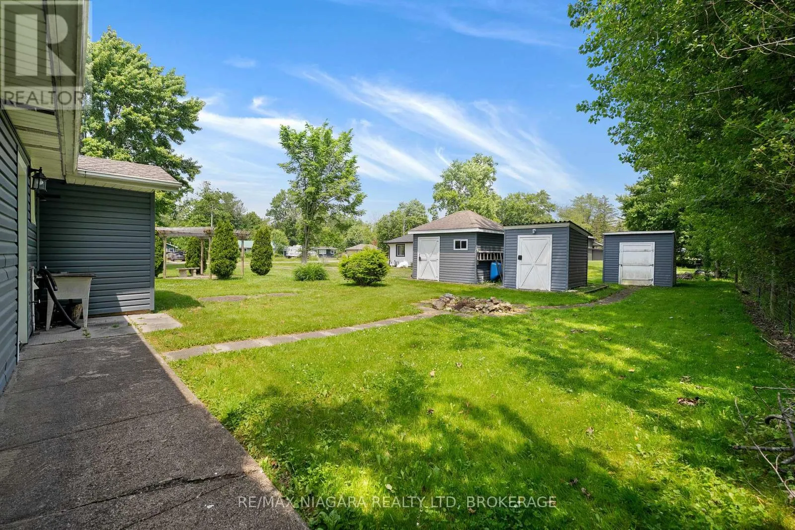 527 PINECREST ROAD