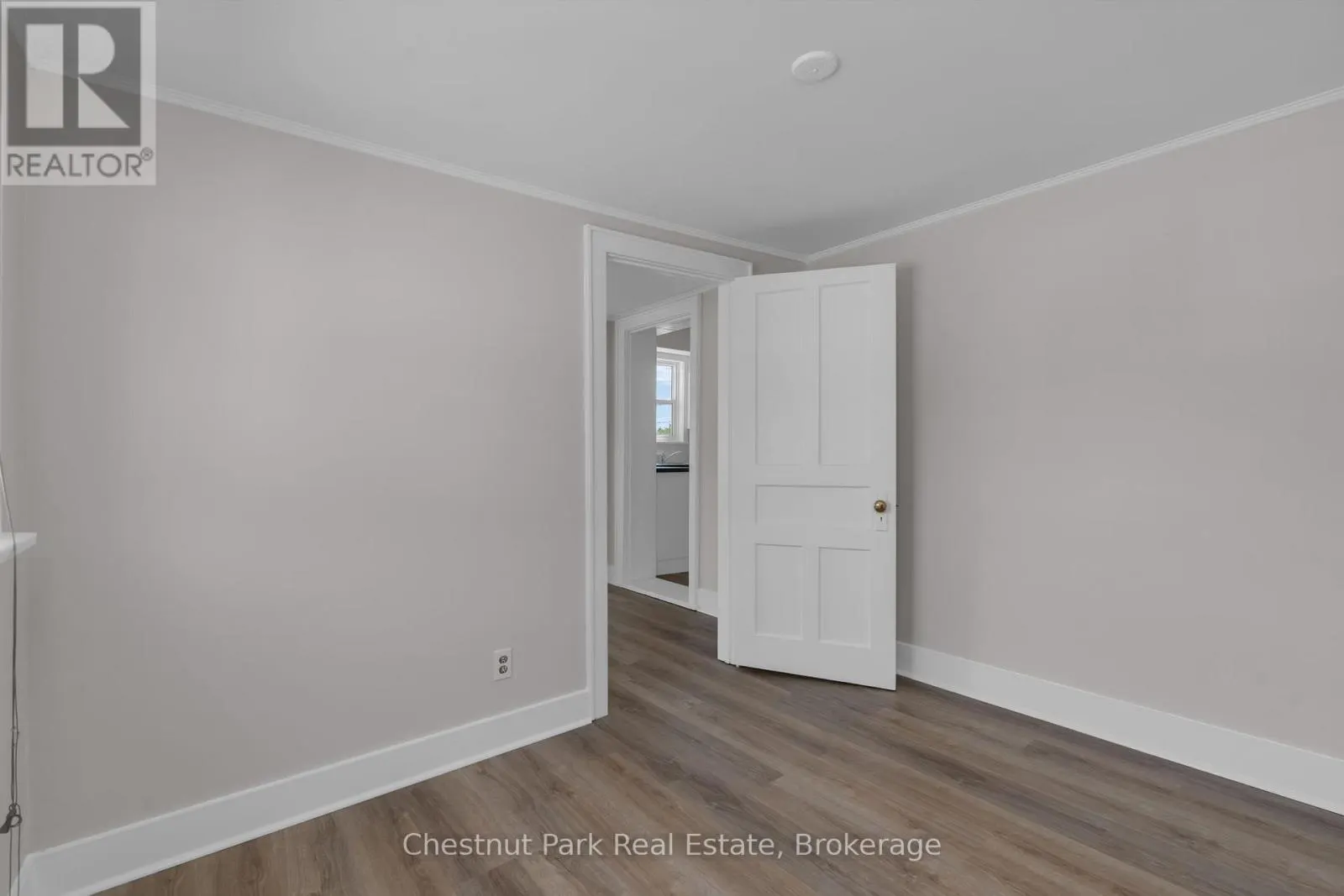 16 TROWBRIDGE STREET W