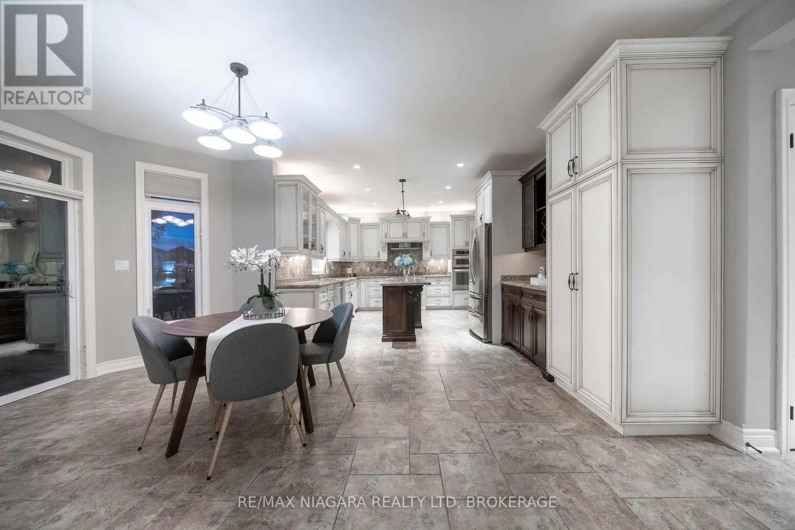 9128 TAPESTRY COURT