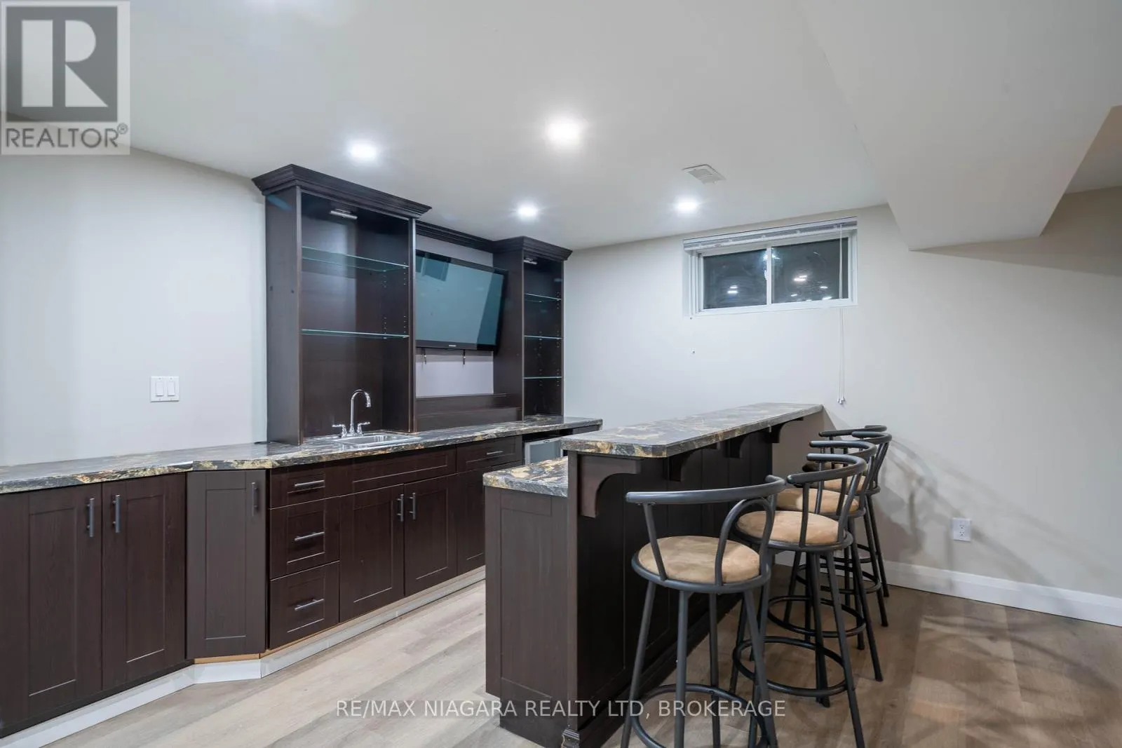 9128 TAPESTRY COURT
