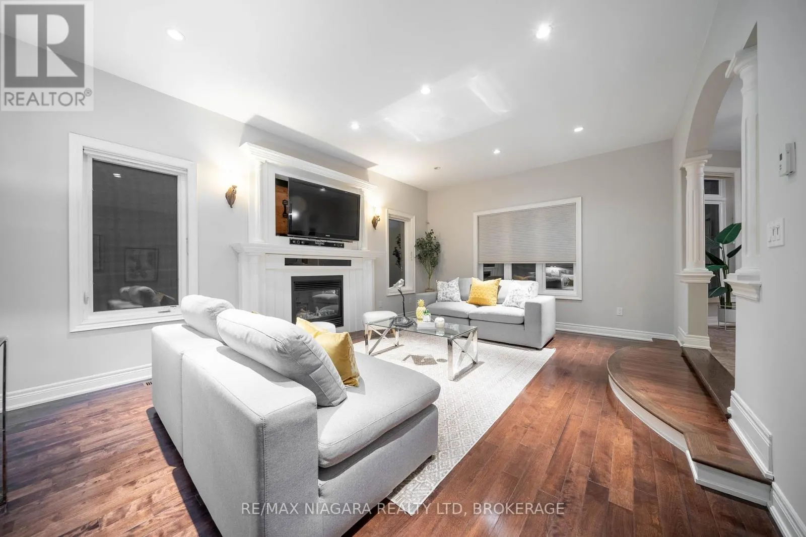 9128 TAPESTRY COURT