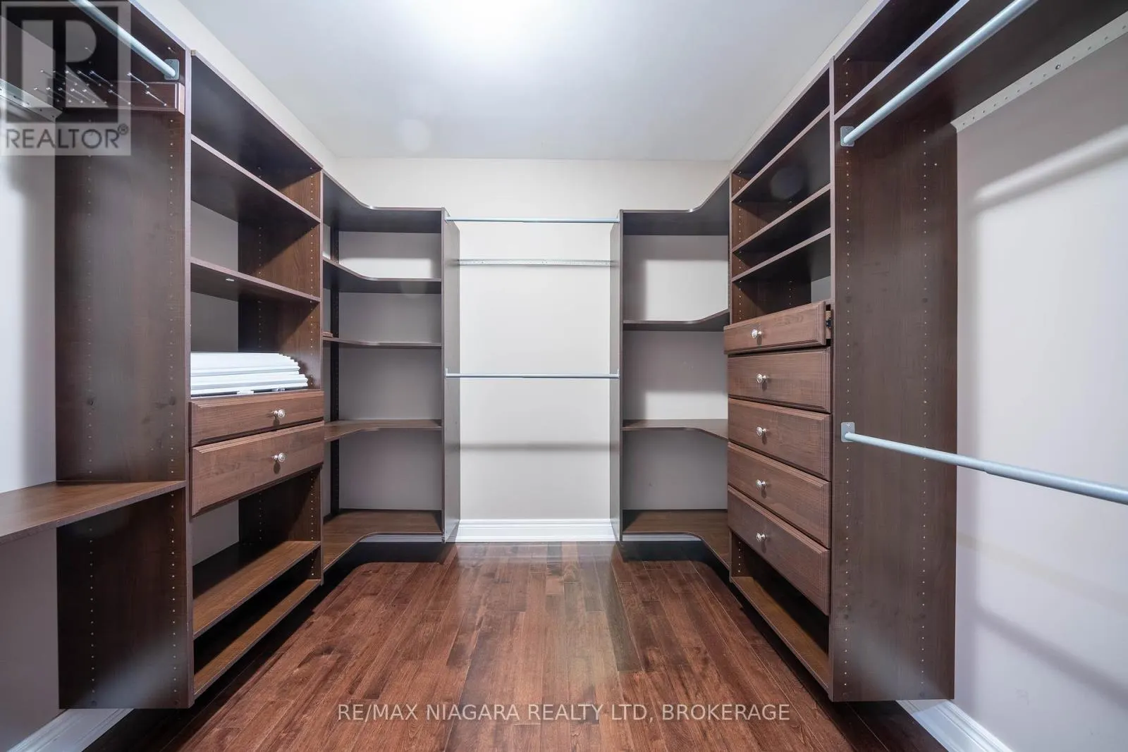 9128 TAPESTRY COURT