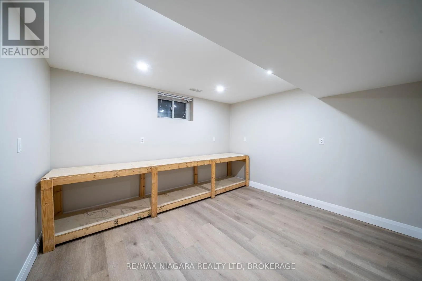 9128 TAPESTRY COURT