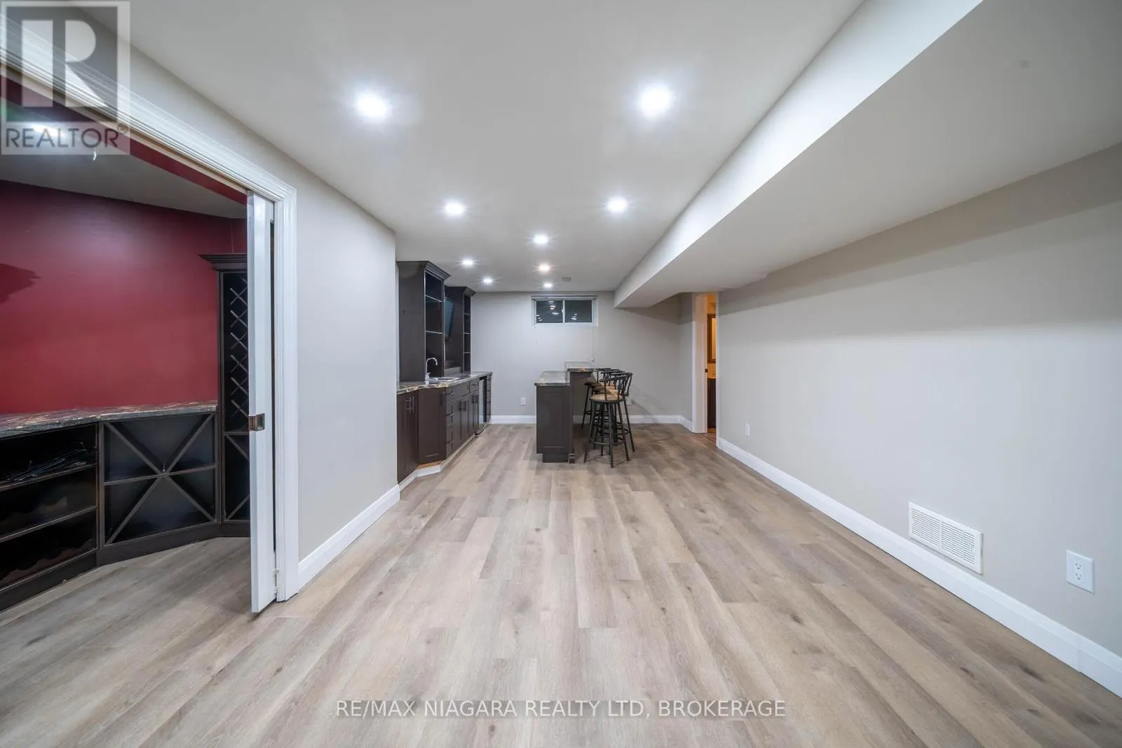 9128 TAPESTRY COURT
