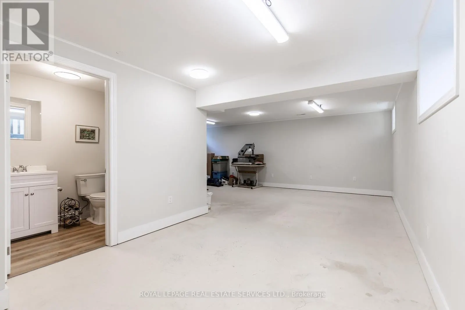 72 LAKESIDE DRIVE