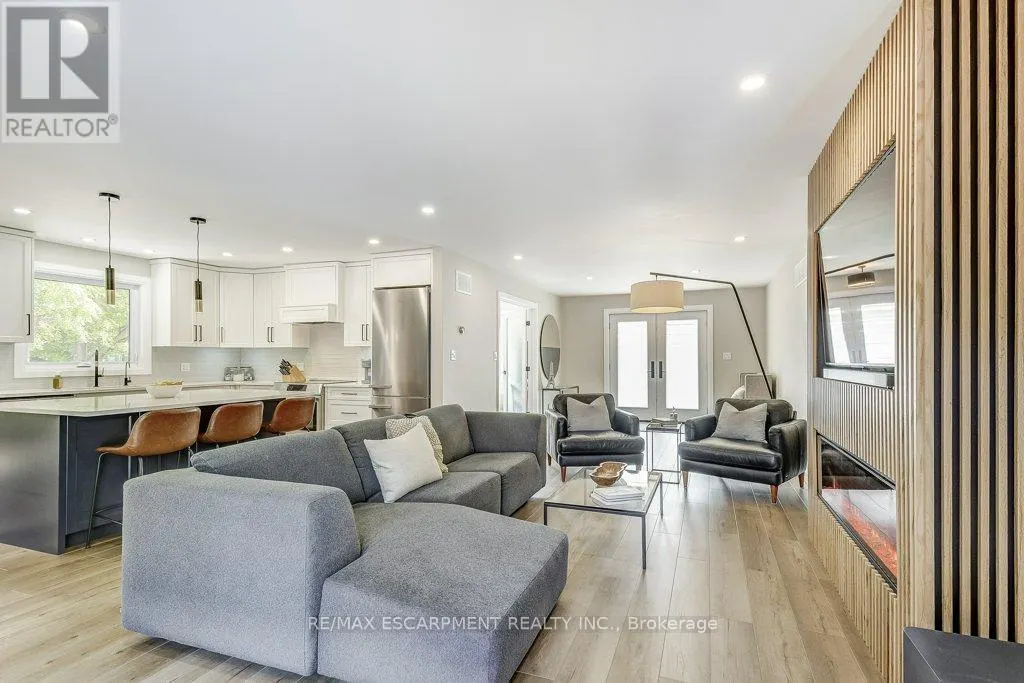 542 PARIS ROAD