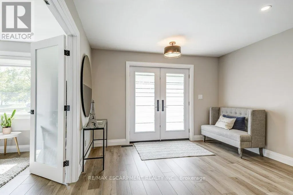 542 PARIS ROAD