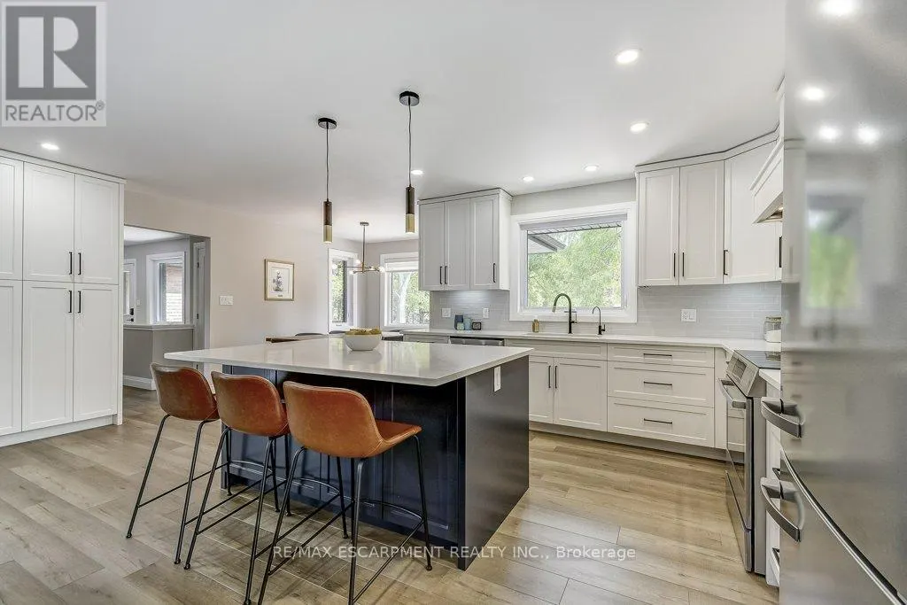 542 PARIS ROAD