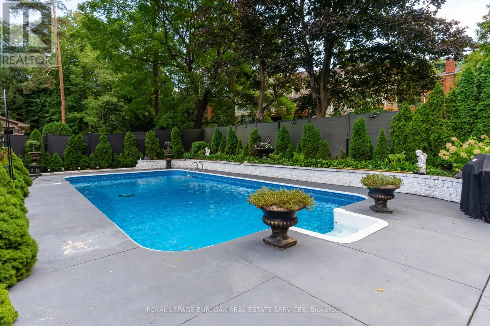 28 STONEGATE DRIVE
