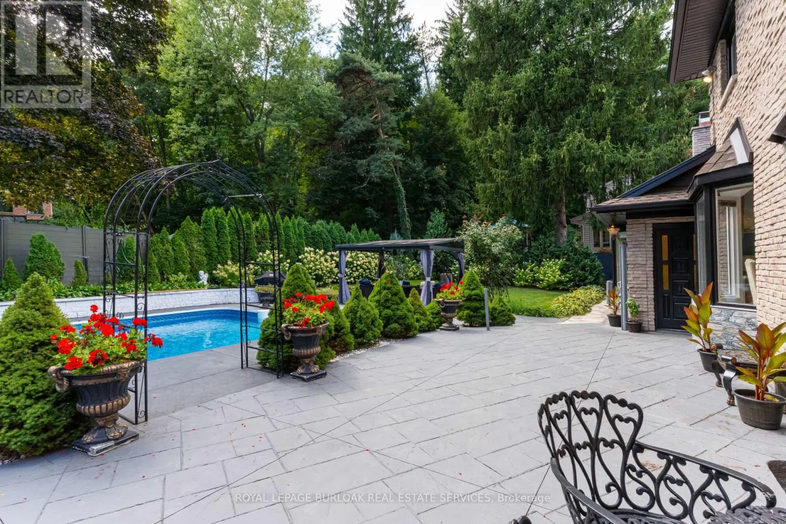 28 STONEGATE DRIVE