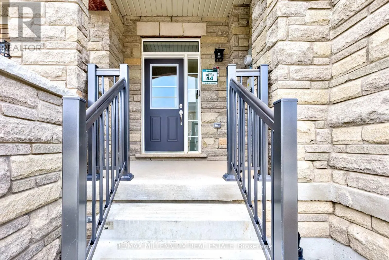 23 GLEDHILL CRESCENT