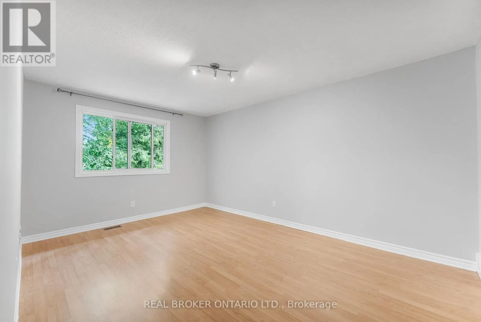 33 - 83 GLEN PARK DRIVE