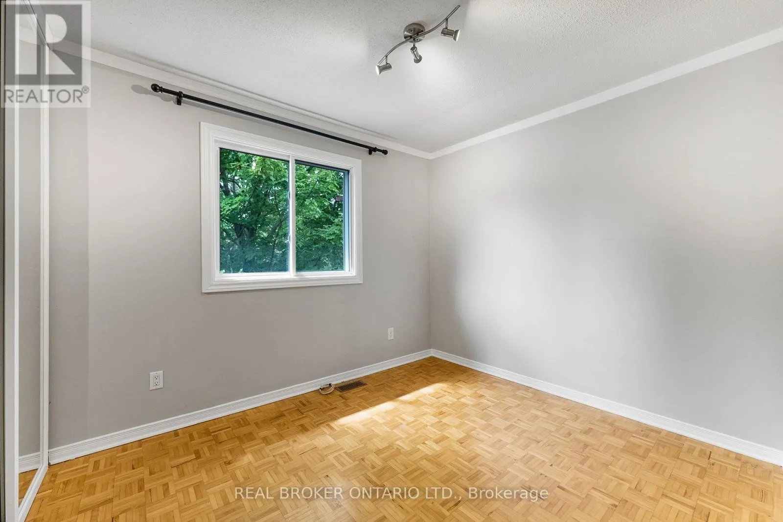 33 - 83 GLEN PARK DRIVE