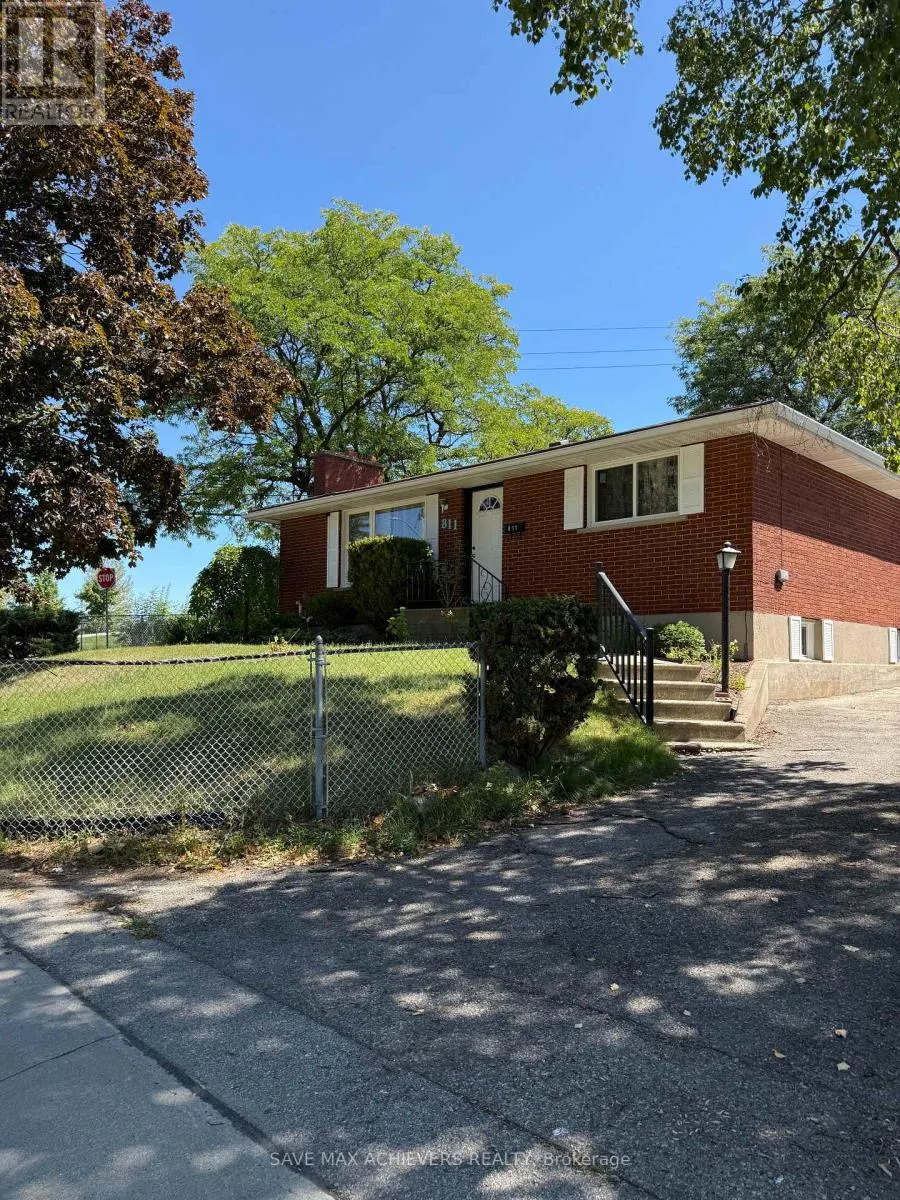 LOWER - 811 DOLPH STREET N