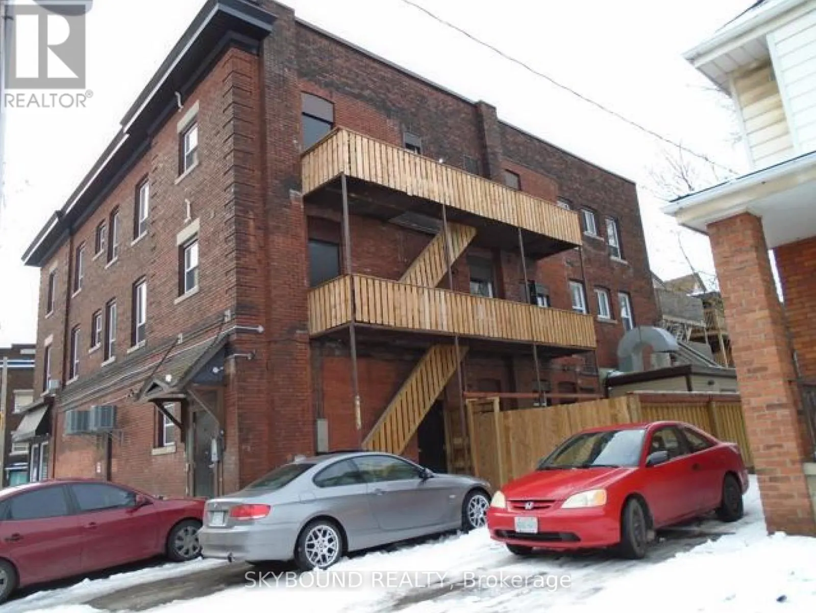 835 KING STREET E