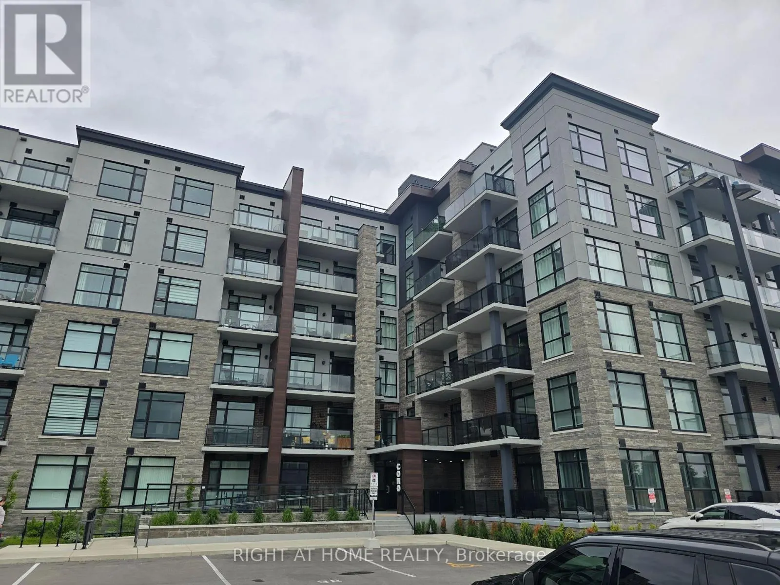 522 - 600 NORTH SERVICE ROAD