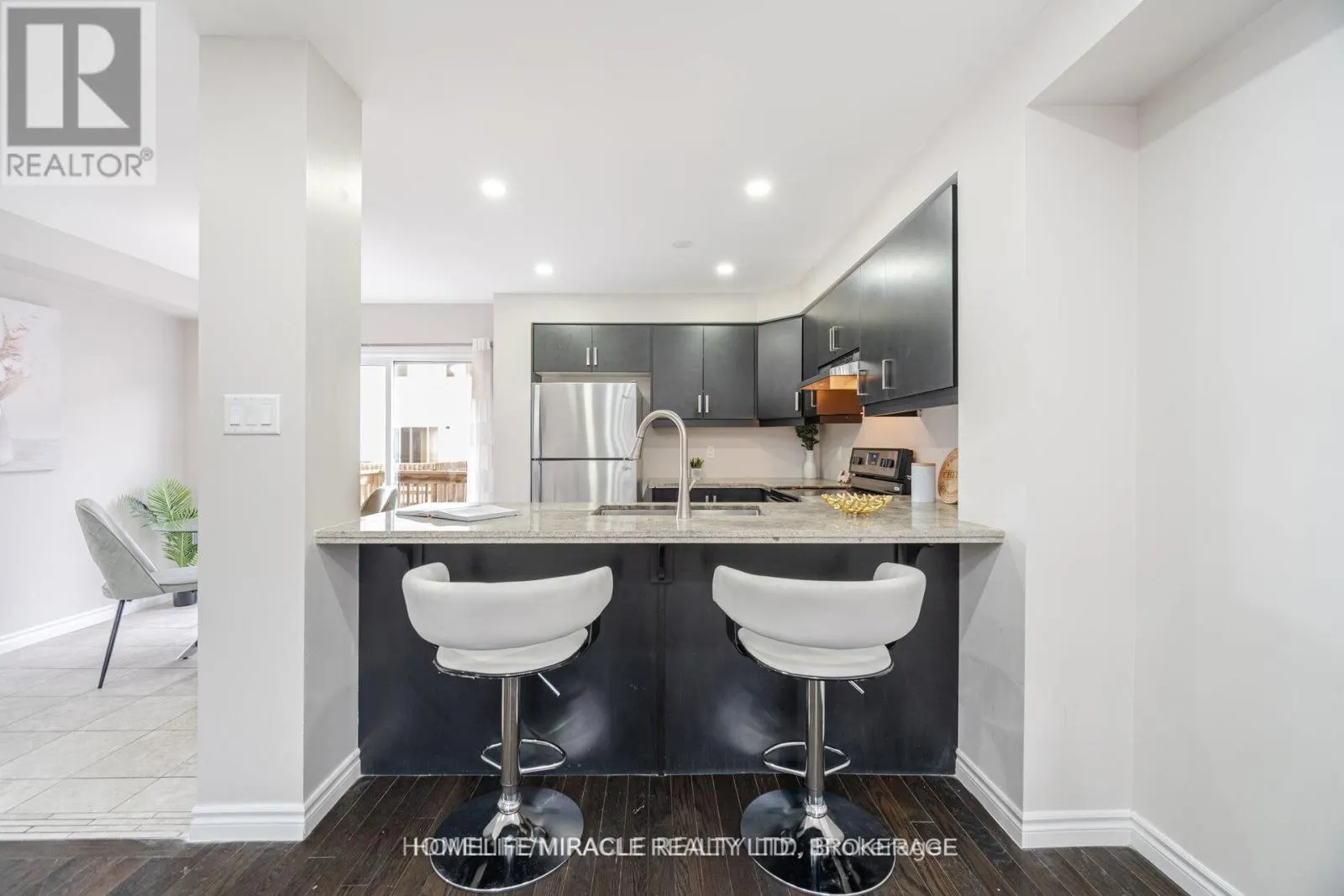 18 KENRIDGE TERRACE