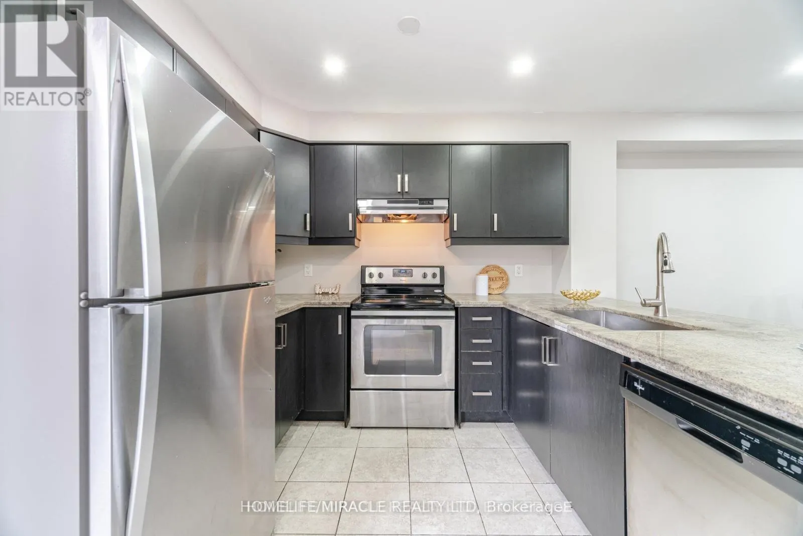 18 KENRIDGE TERRACE