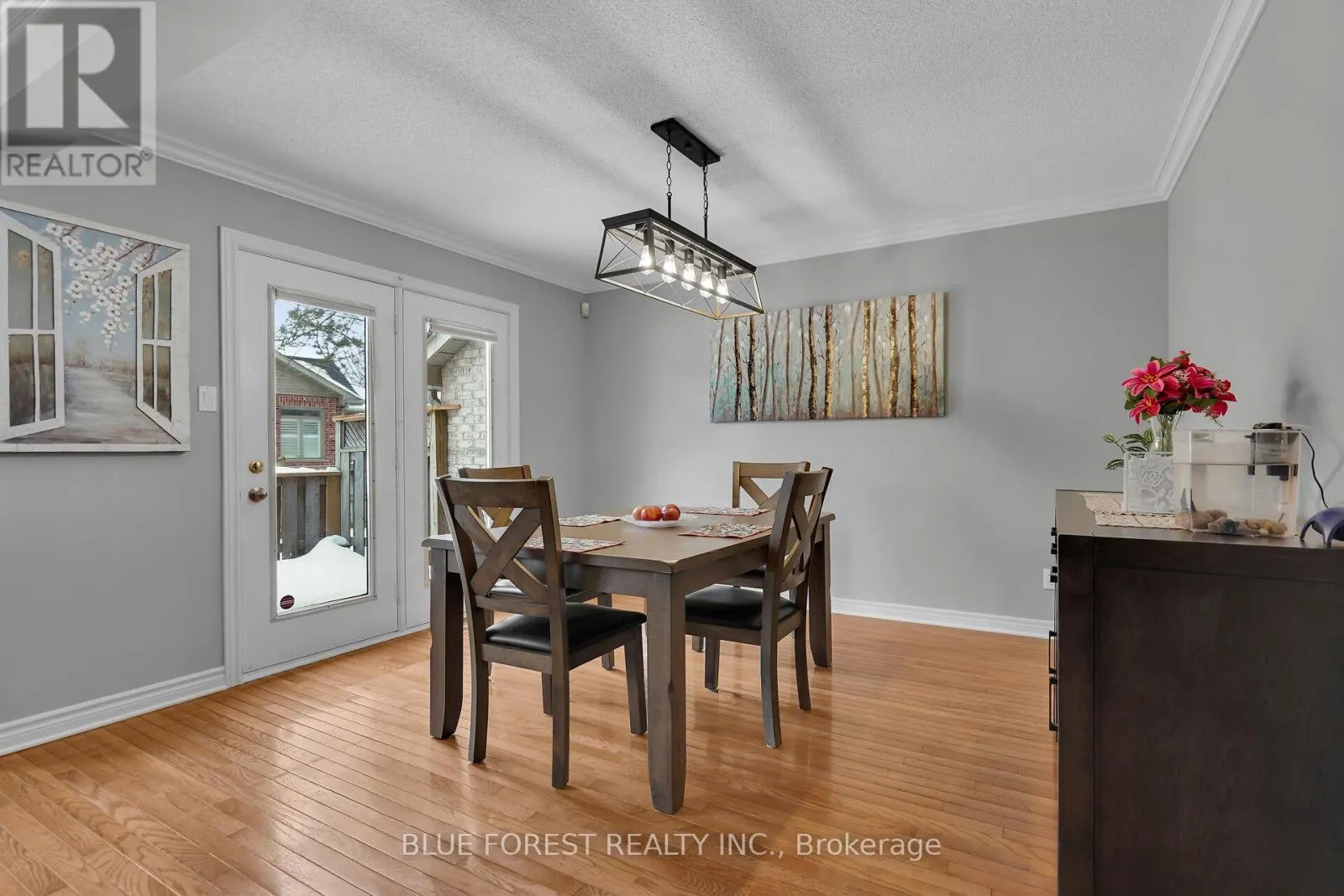 3 - 410 AMBLESIDE DRIVE, #3
