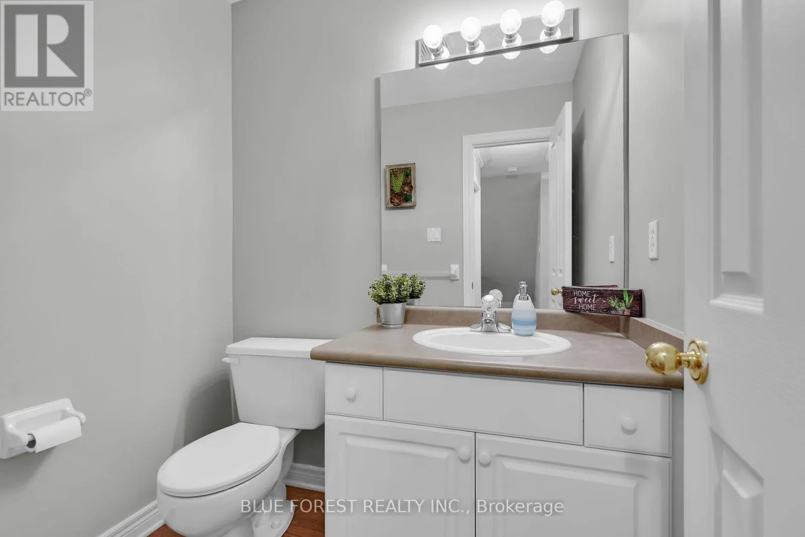 3 - 410 AMBLESIDE DRIVE, #3