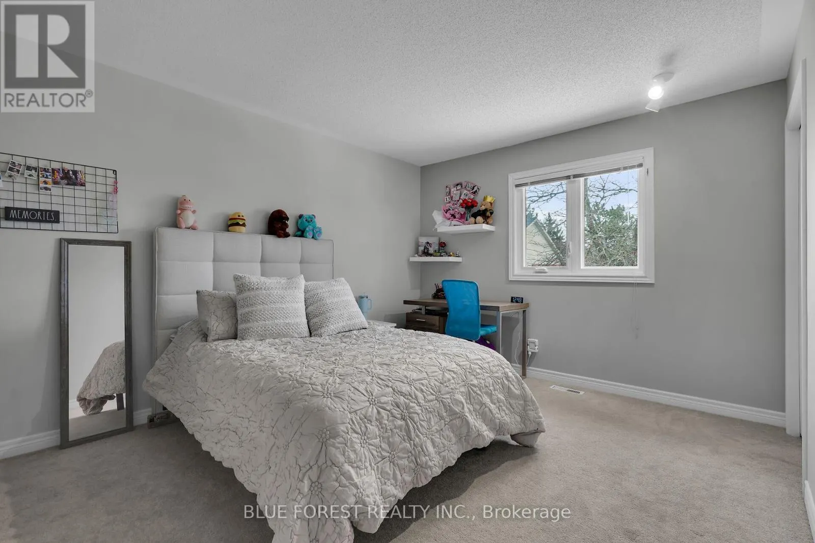 3 - 410 AMBLESIDE DRIVE, #3