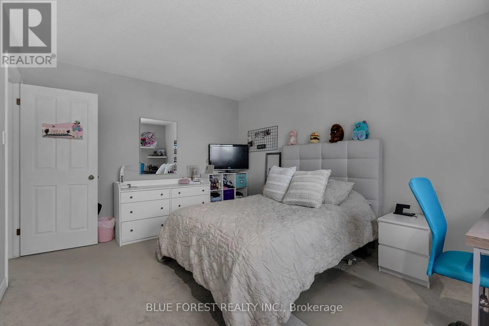 3 - 410 AMBLESIDE DRIVE, #3