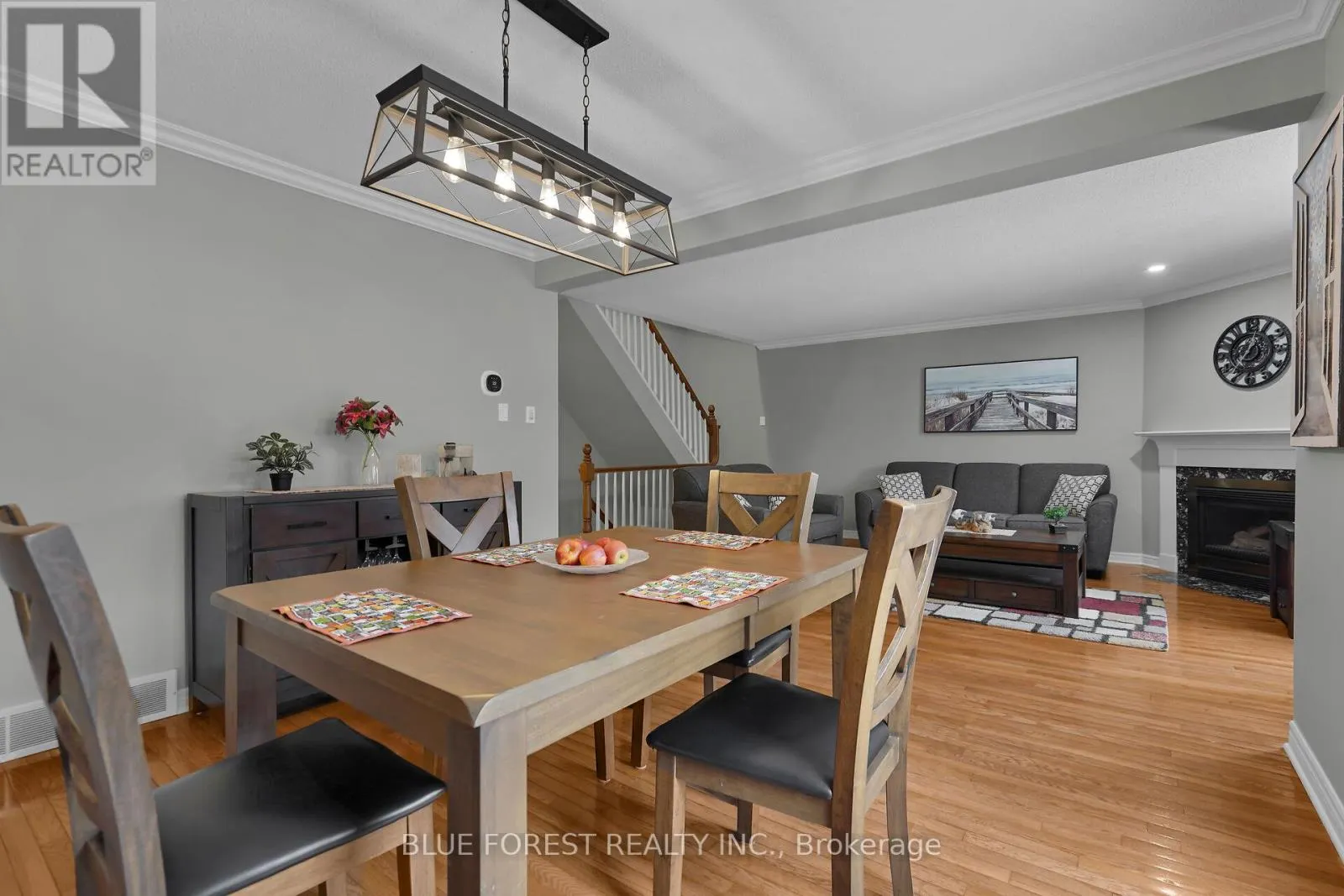 3 - 410 AMBLESIDE DRIVE, #3
