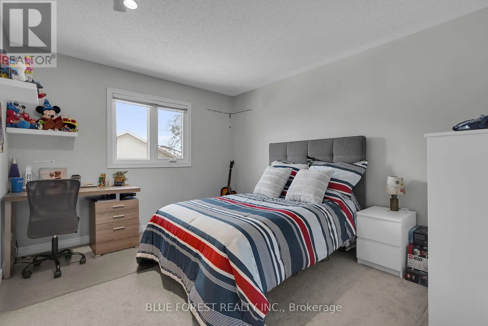3 - 410 AMBLESIDE DRIVE, #3