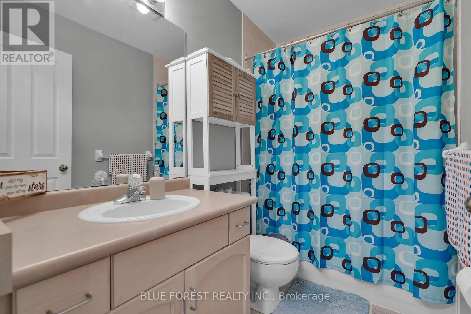 3 - 410 AMBLESIDE DRIVE, #3