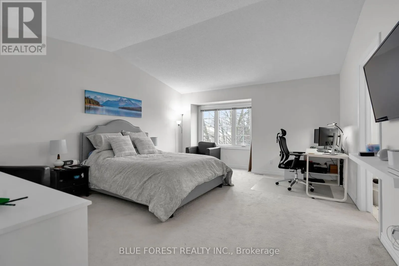 3 - 410 AMBLESIDE DRIVE, #3