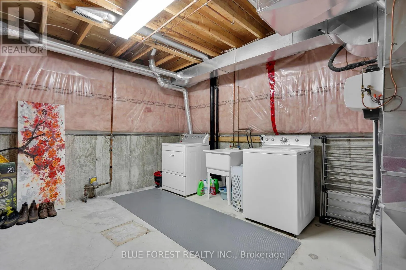 3 - 410 AMBLESIDE DRIVE, #3