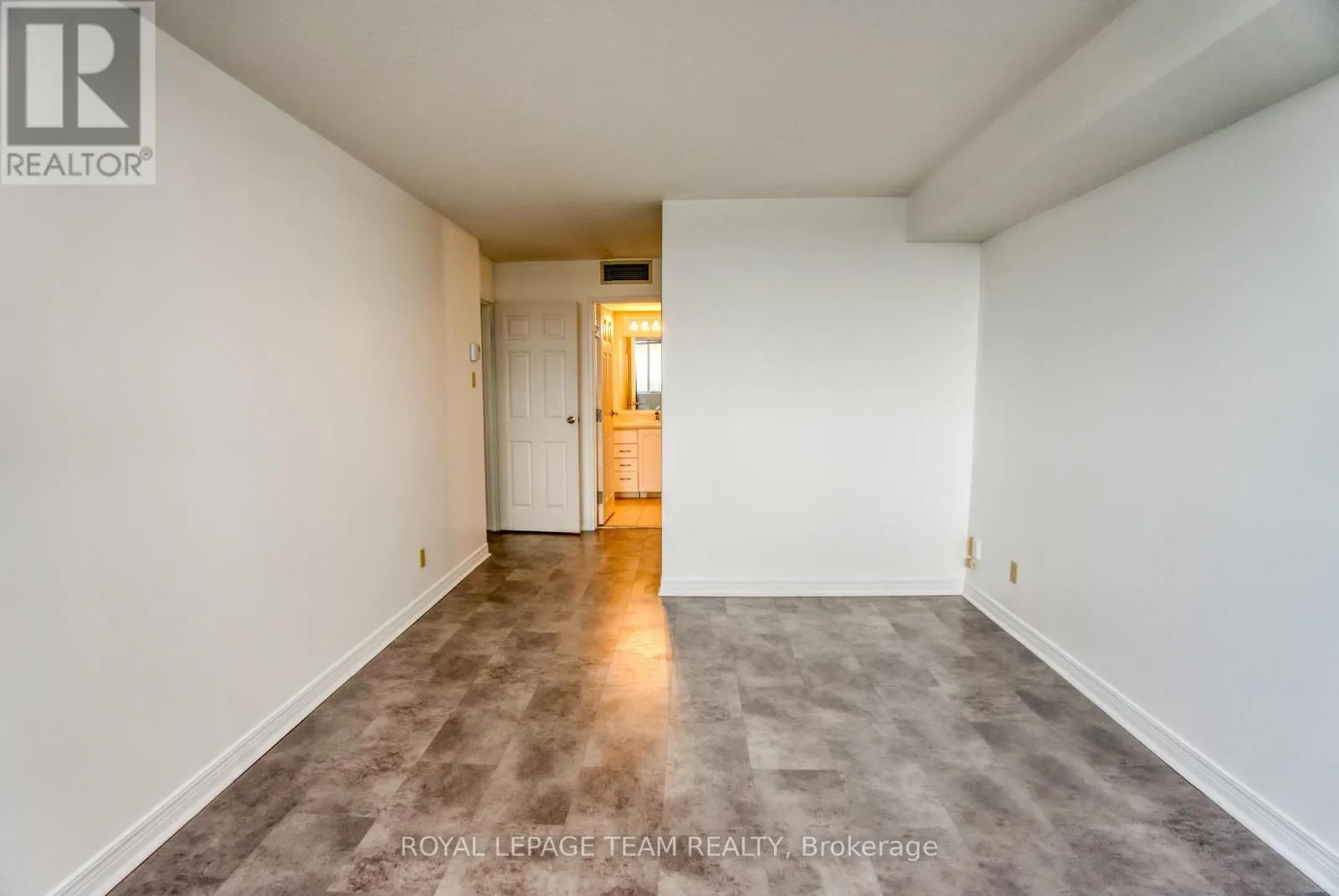 1116 - 100 GRANT CARMAN DRIVE