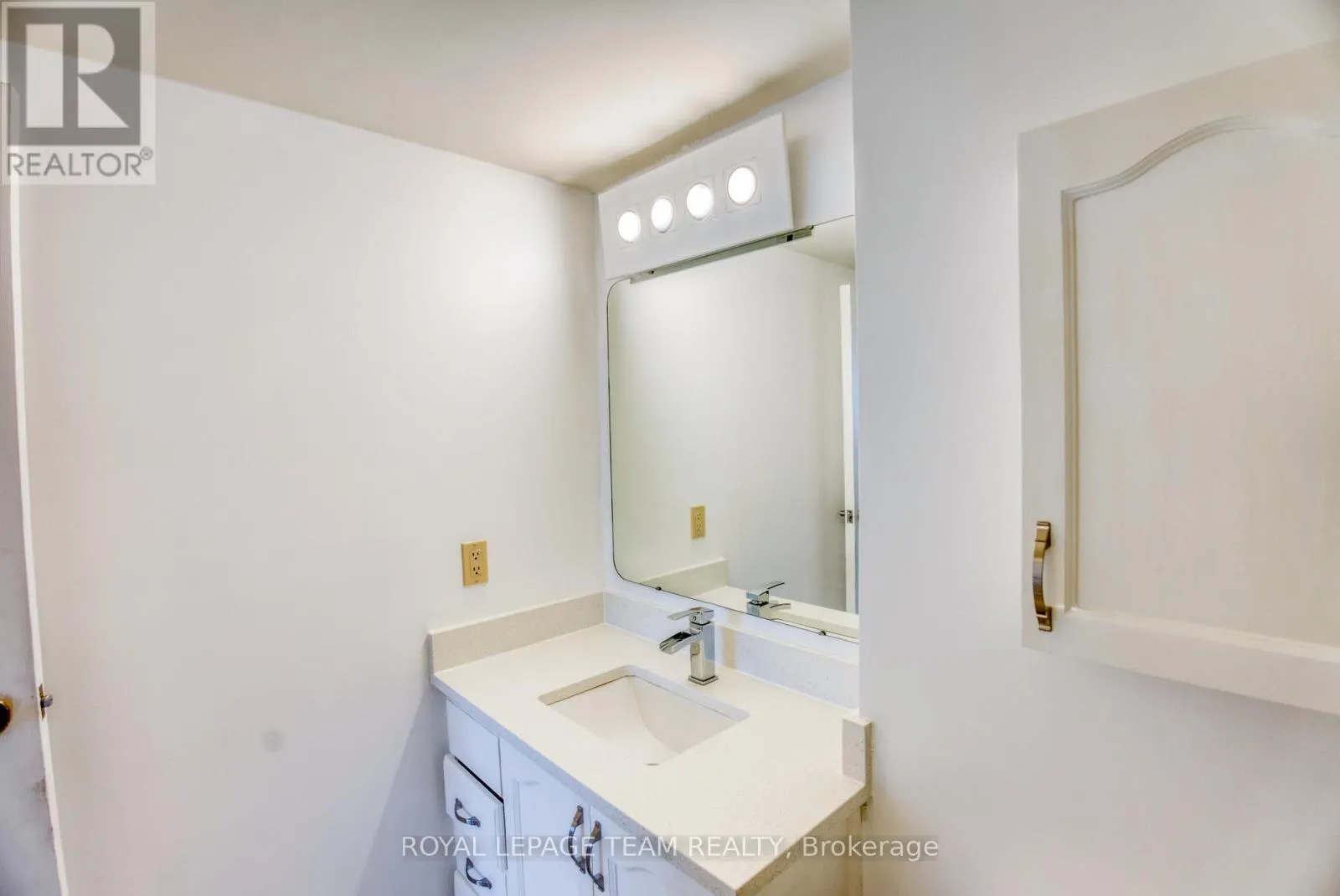 1116 - 100 GRANT CARMAN DRIVE