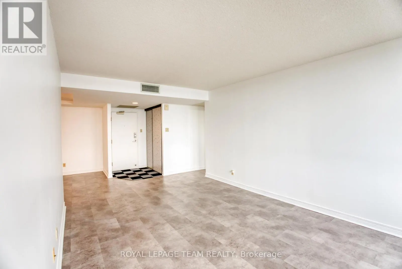 1116 - 100 GRANT CARMAN DRIVE