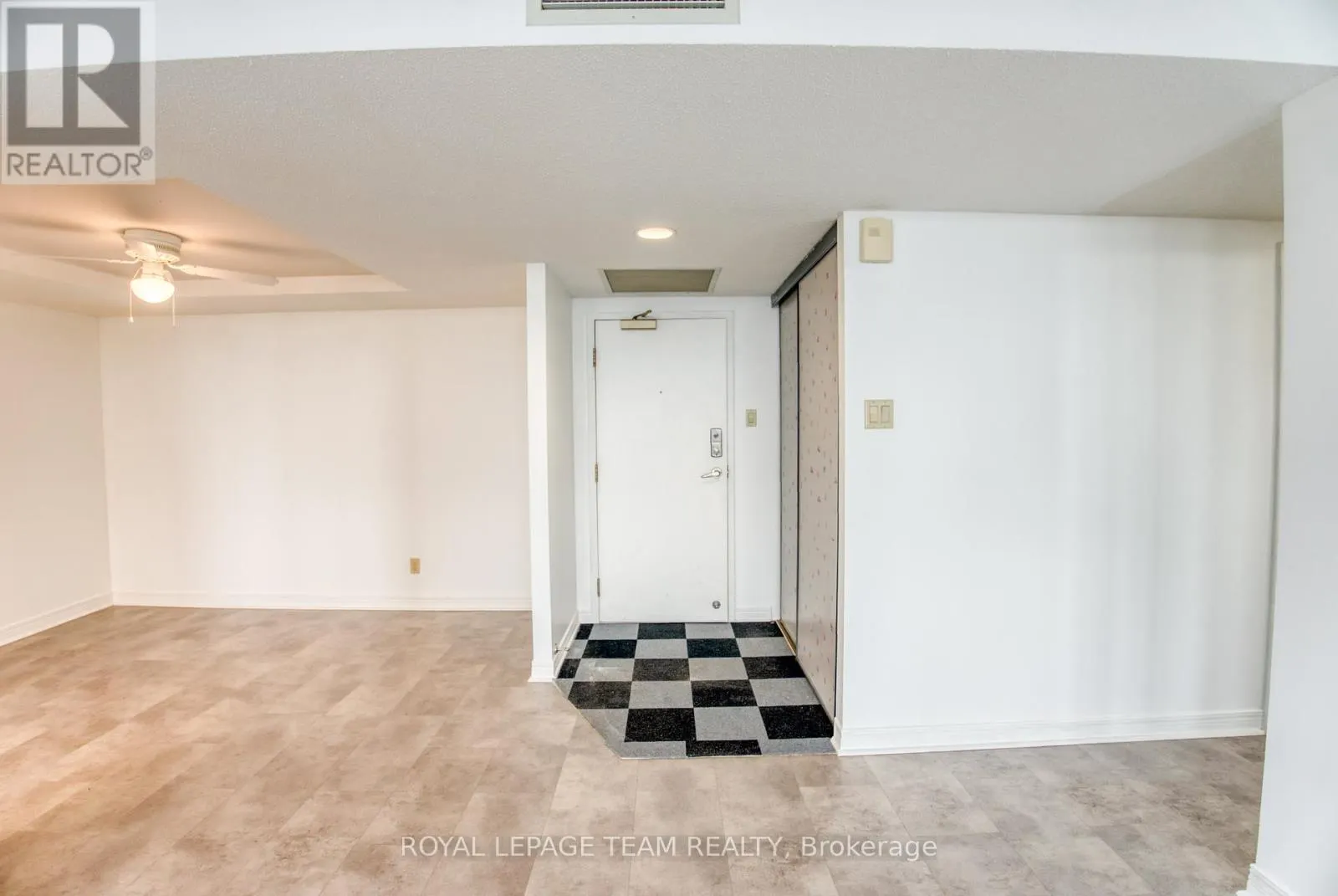 1116 - 100 GRANT CARMAN DRIVE