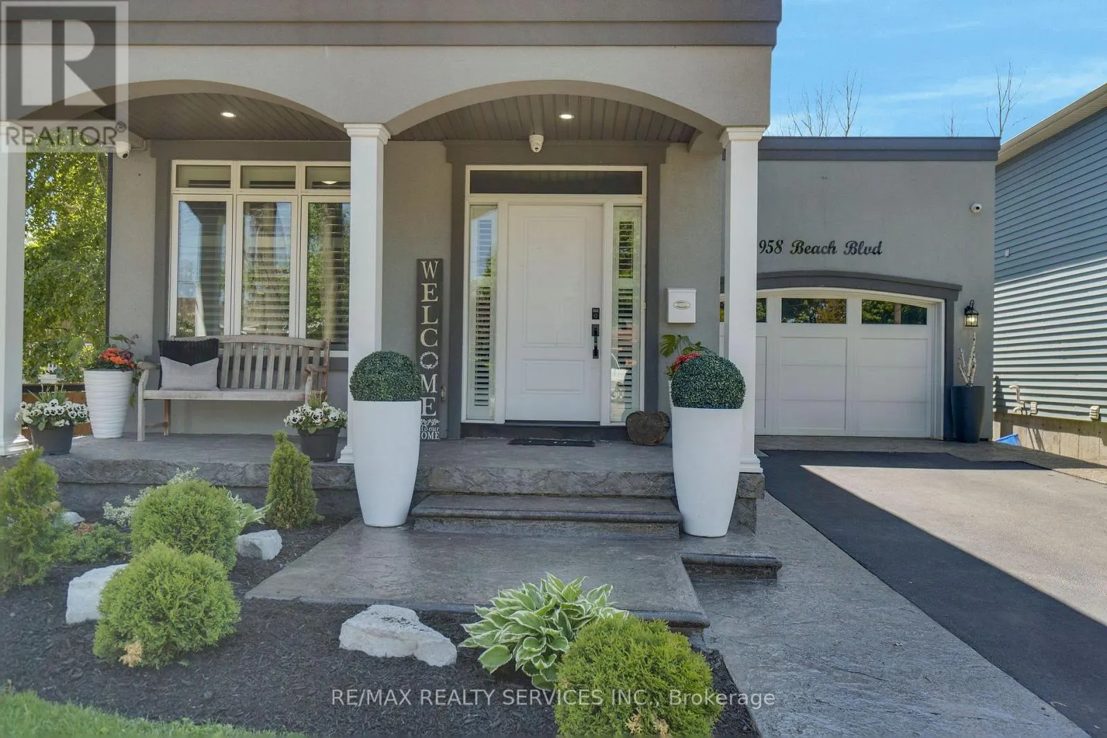 958 BEACH BOULEVARD