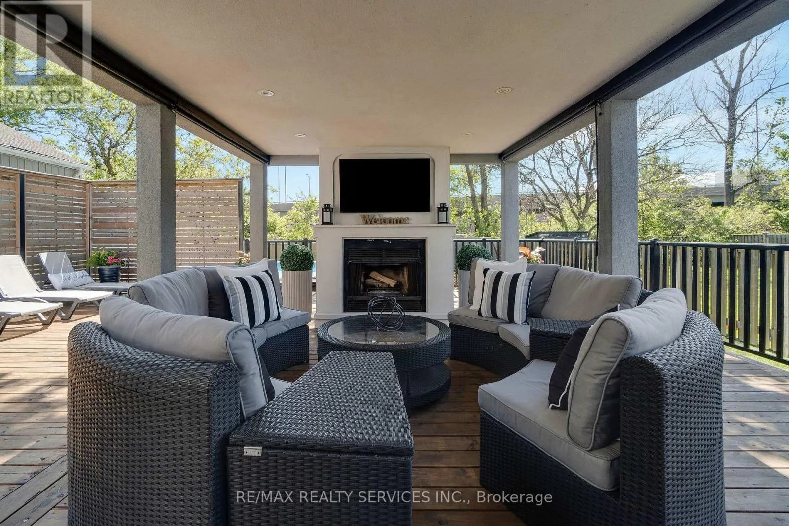 958 BEACH BOULEVARD