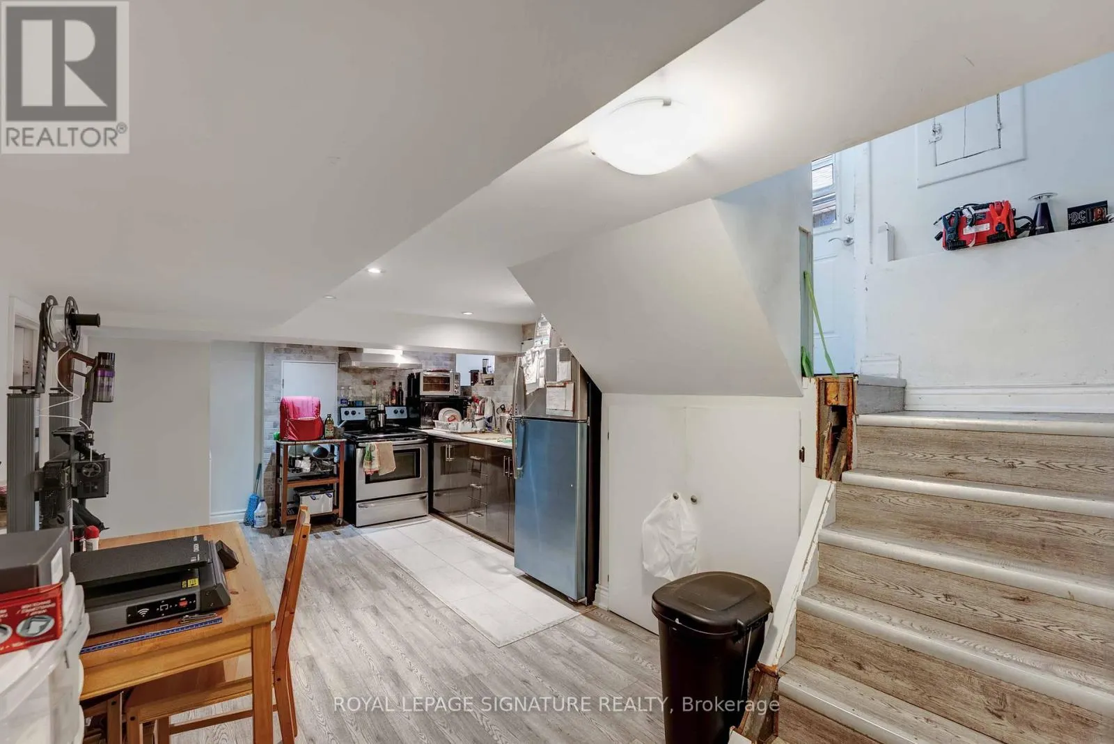74 KENILWORTH AVENUE S