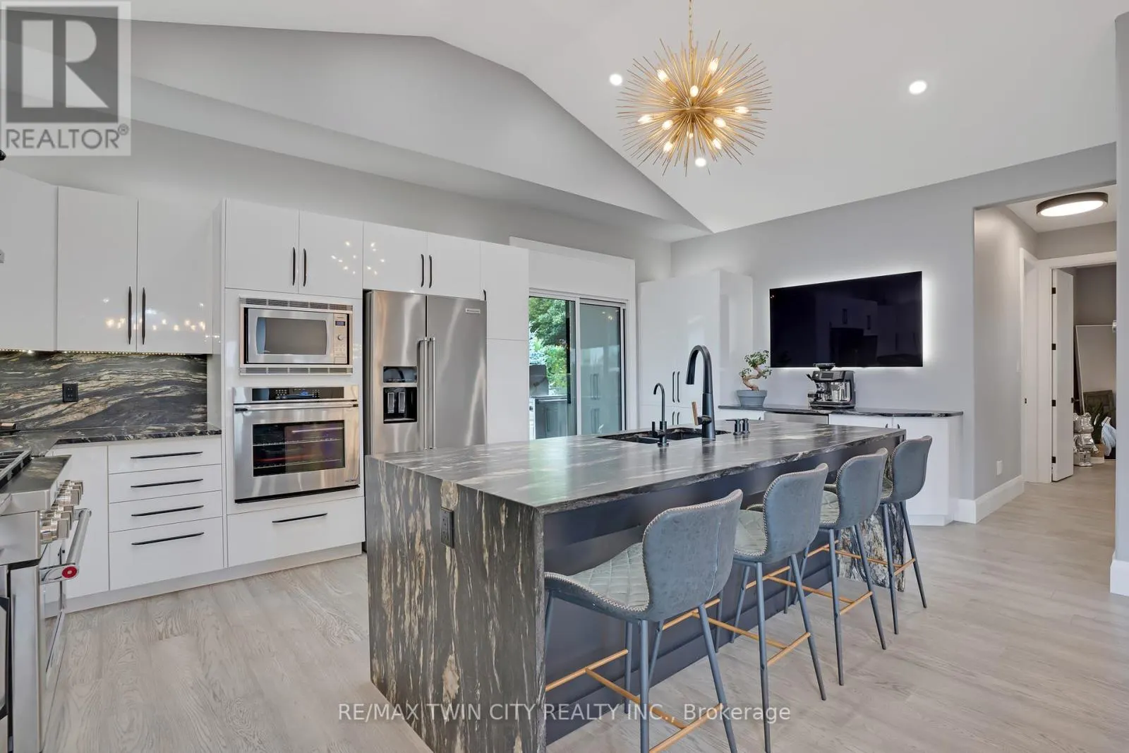 34 WOODCREST COURT