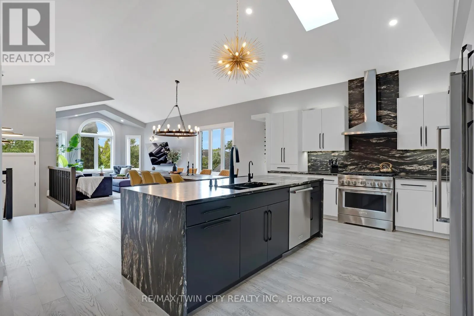34 WOODCREST COURT