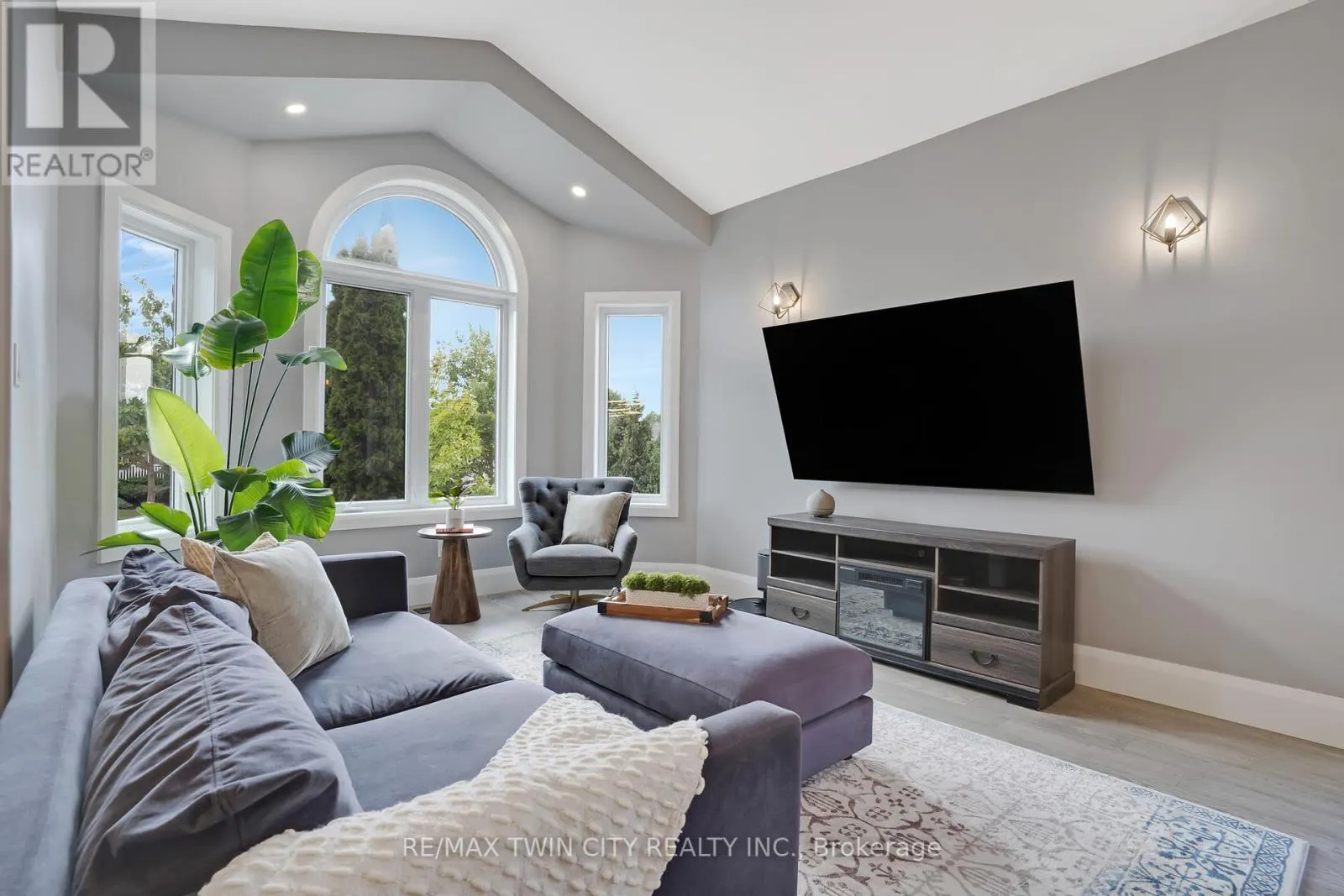 34 WOODCREST COURT