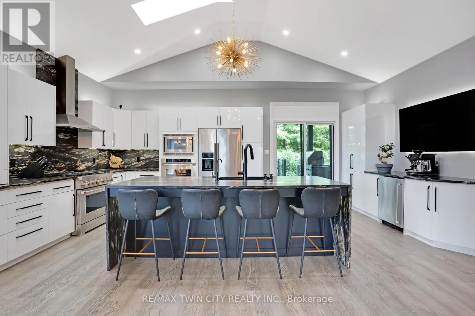34 WOODCREST COURT