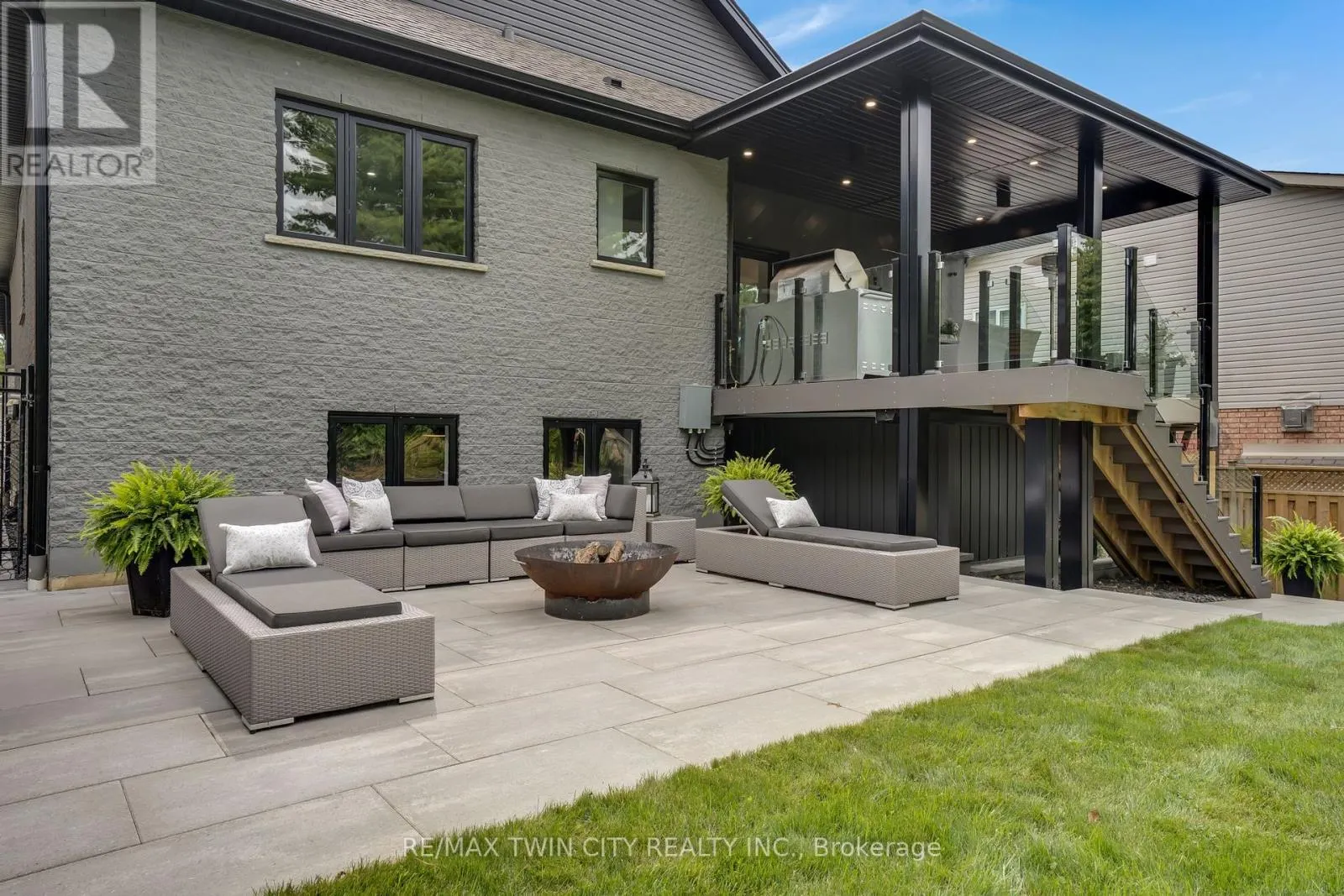 34 WOODCREST COURT
