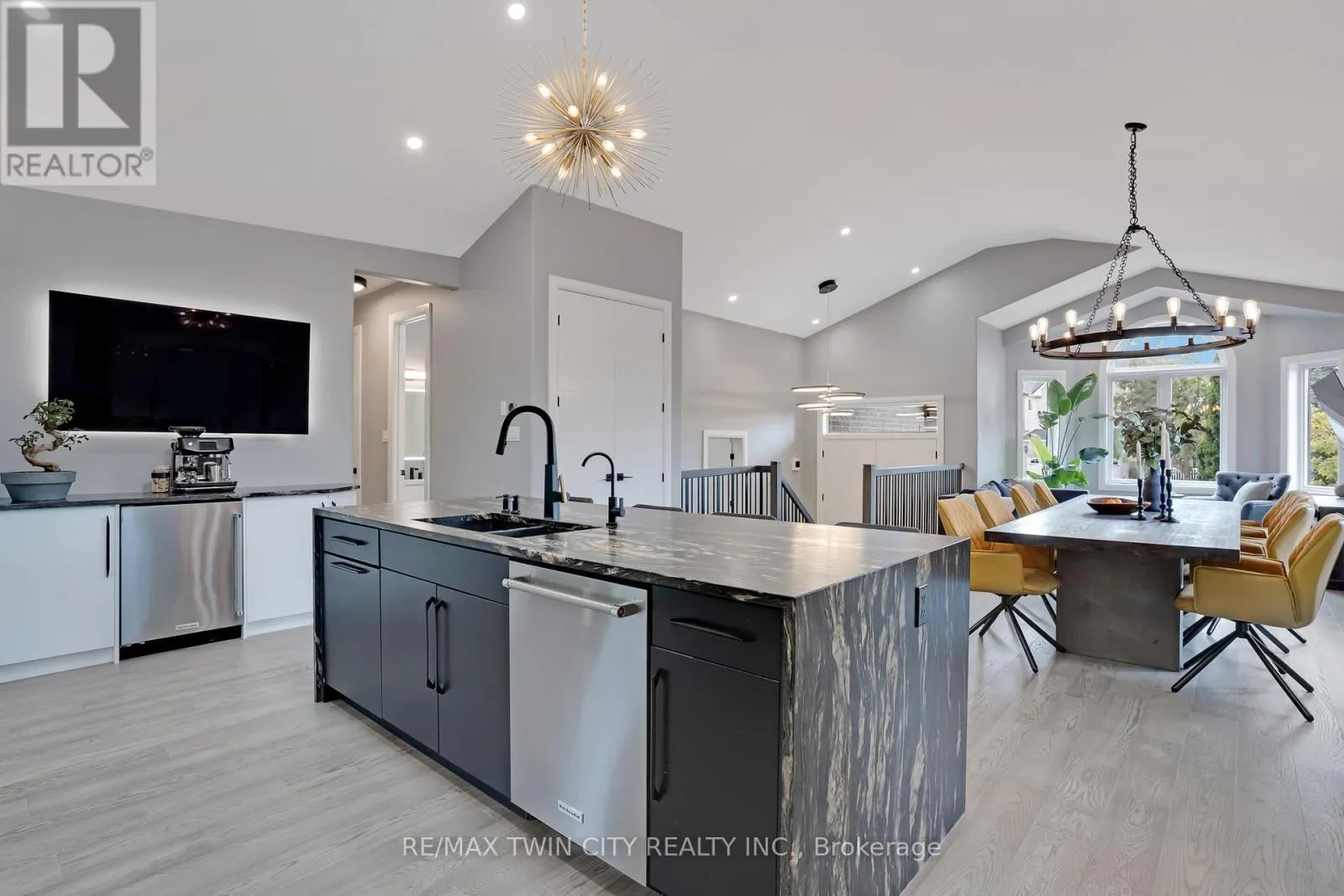 34 WOODCREST COURT