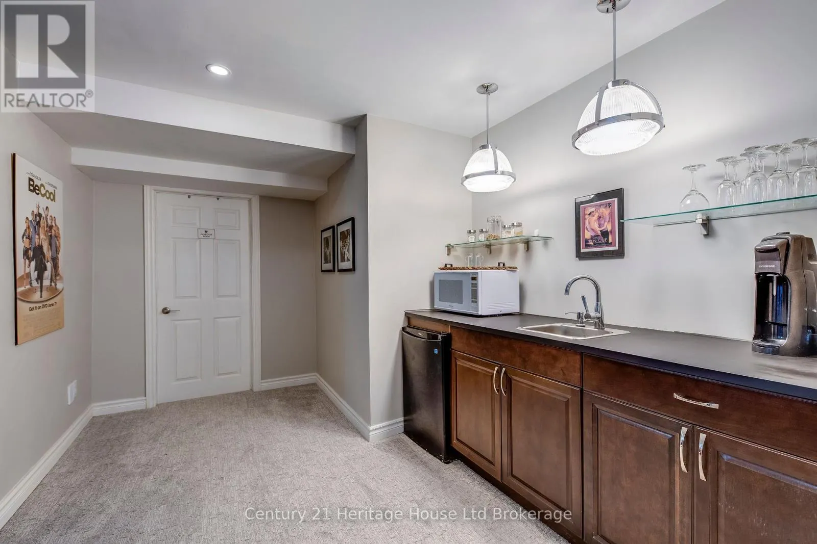 206 FIDDLERS GREEN ROAD