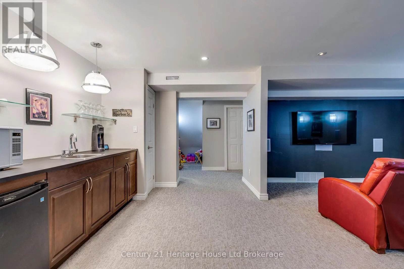 206 FIDDLERS GREEN ROAD