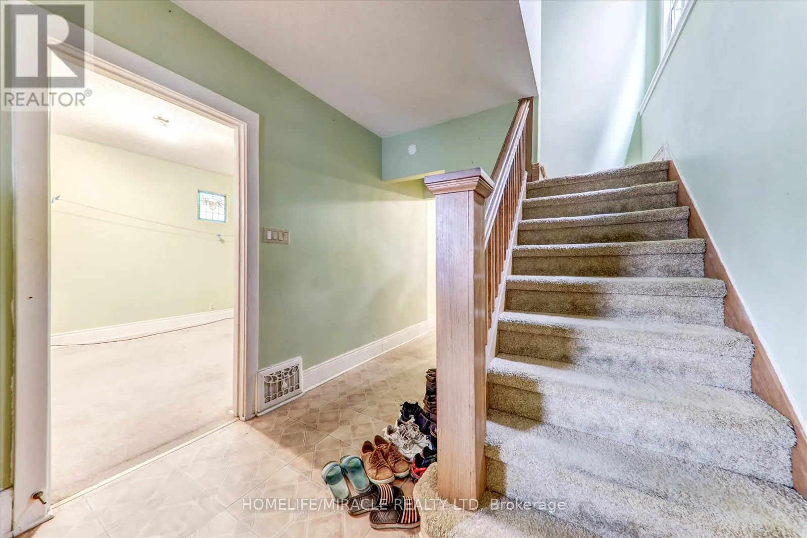 10 ST MATTHEWS AVENUE