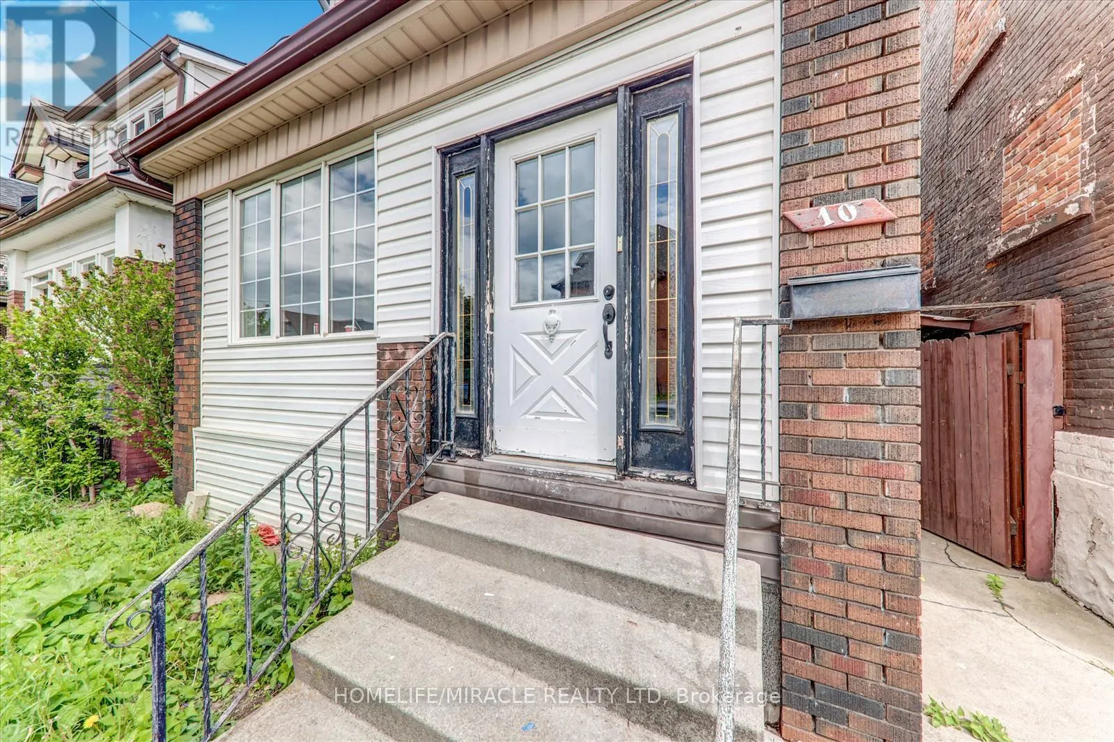 10 ST MATTHEWS AVENUE