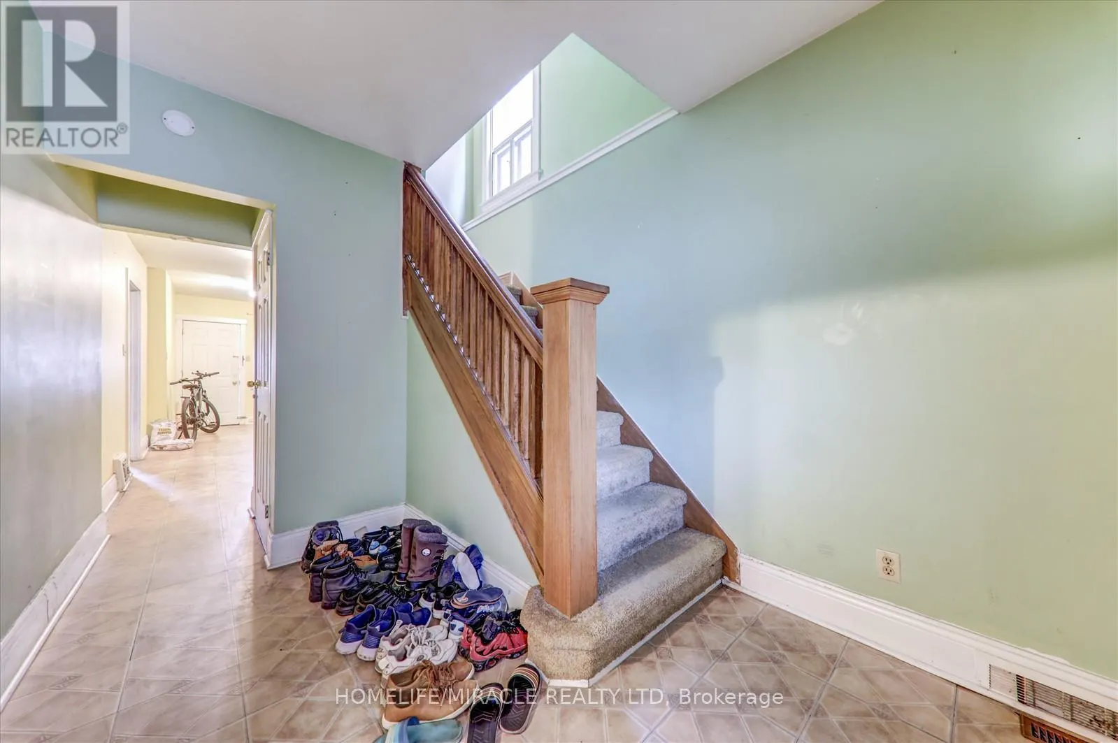 10 ST MATTHEWS AVENUE